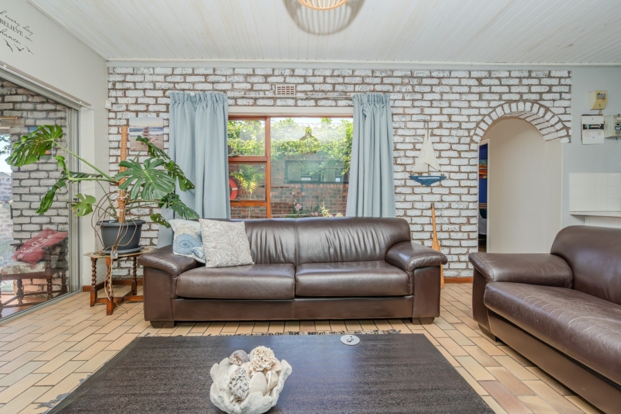 4 Bedroom Property for Sale in Middedorp Western Cape